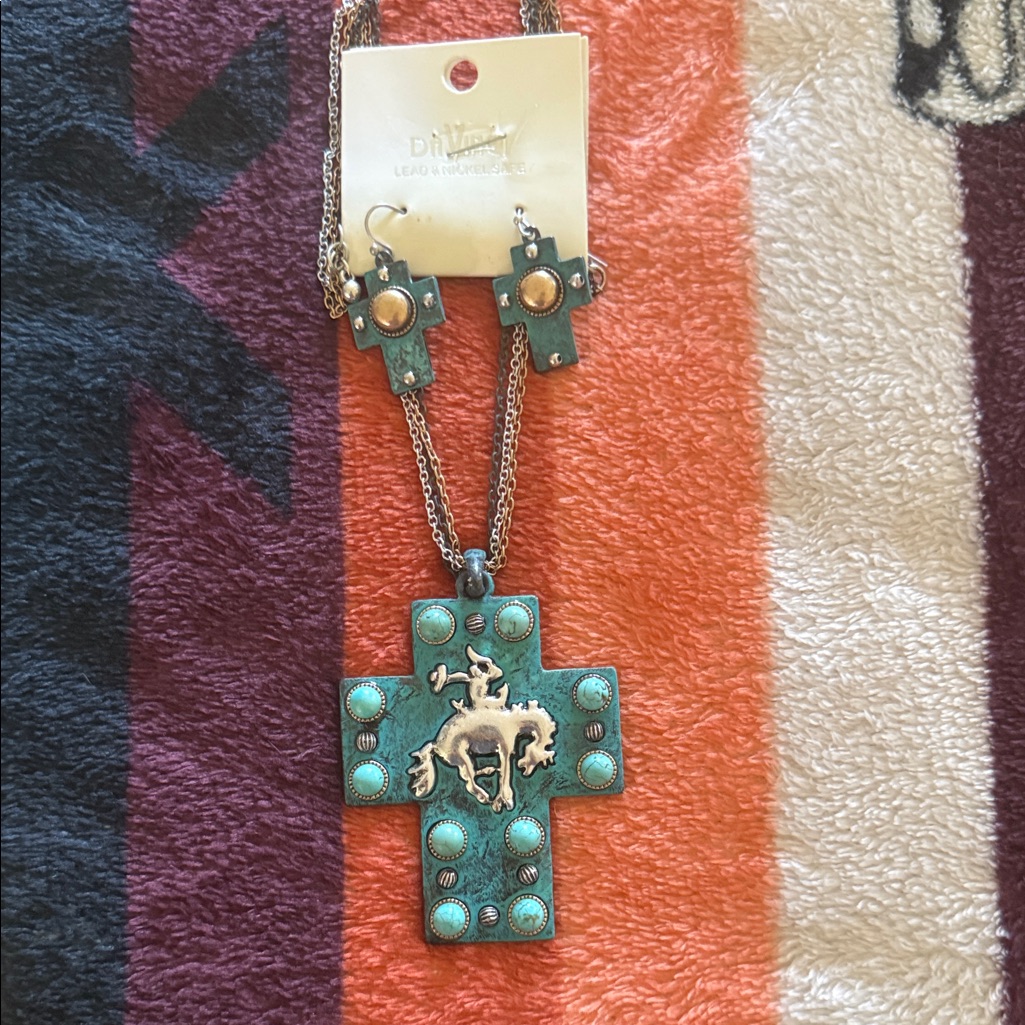 Davinci Turquoise And Silver Cross Necklace Set 13$